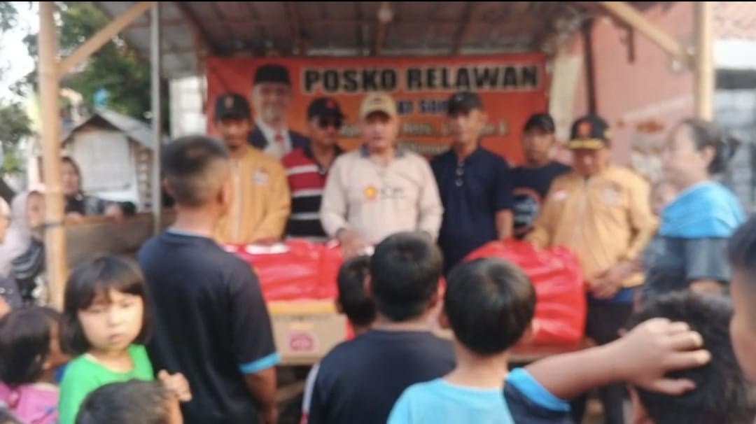 Jumat Berkah Hadir di Kampung Kalibaru, PAC Gerindra Tambun Selatan Bagikan Ratusan Paket Makanan untuk Warga