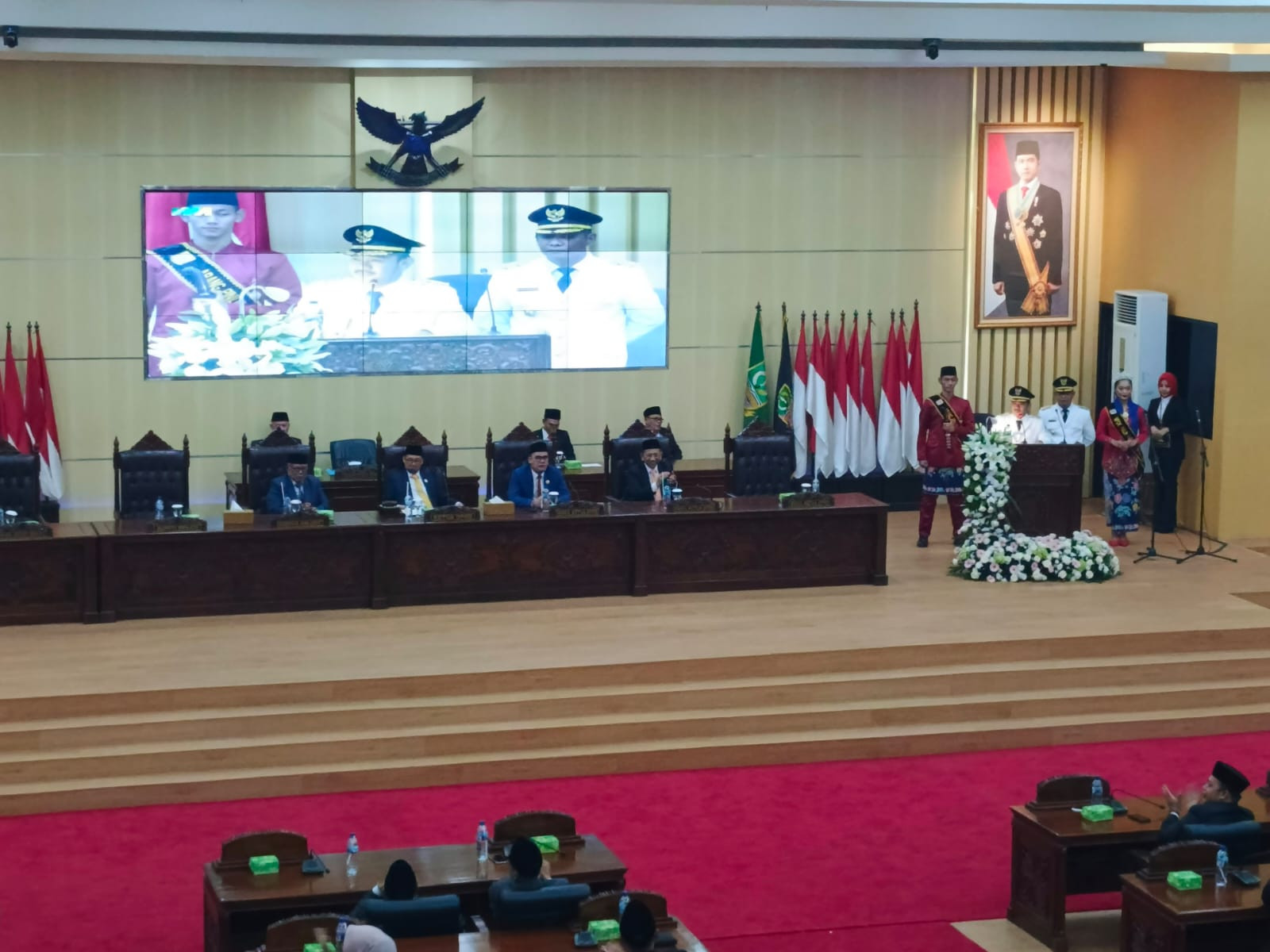 Bupati Ade Kuswara Ikuti Sidang Paripurna Usai Pelantikan