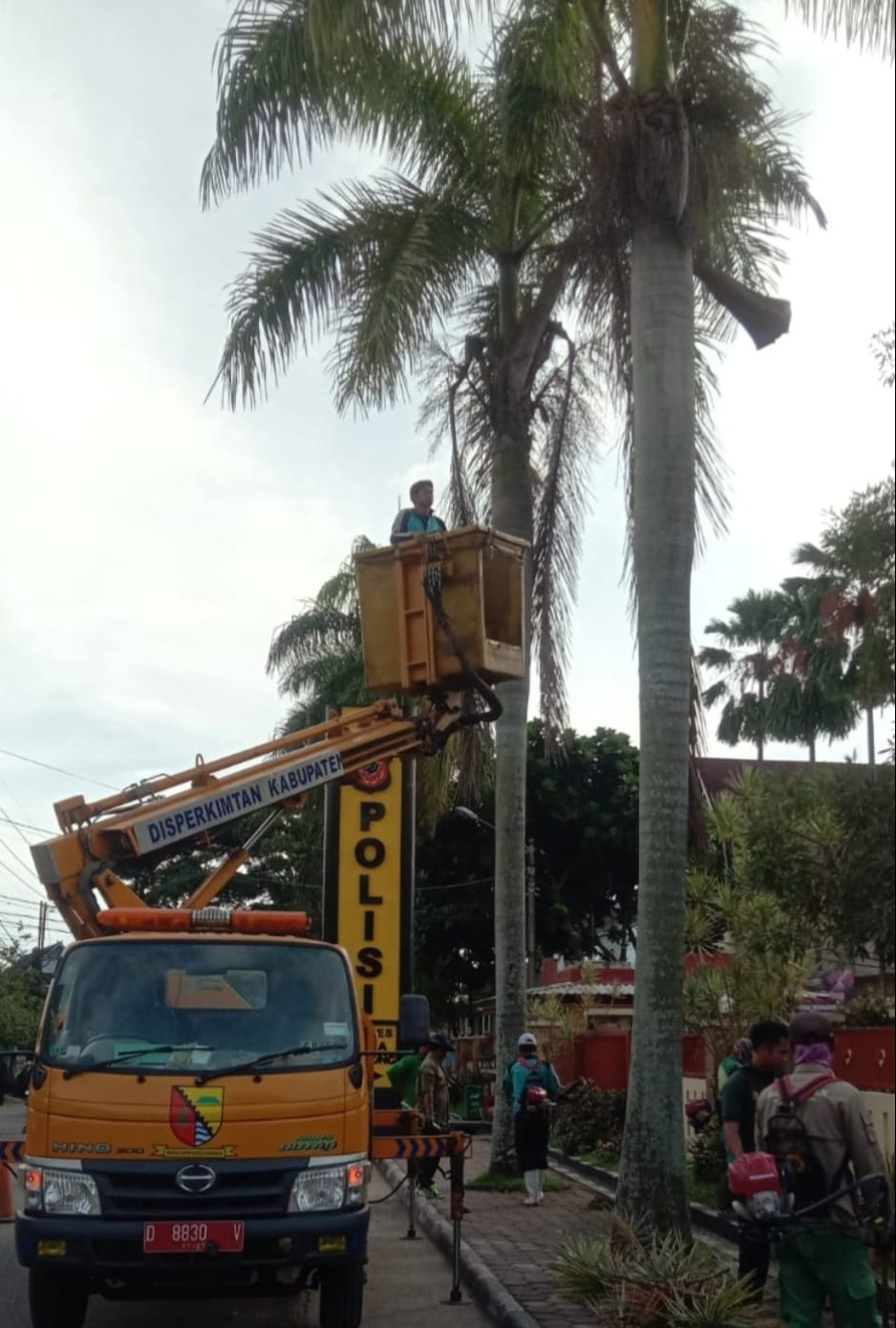 Sinergi Jaga Lingkungan, Unit Tipikor Polresta Bandung dan Disperkimtan Gelar Korve Bersama