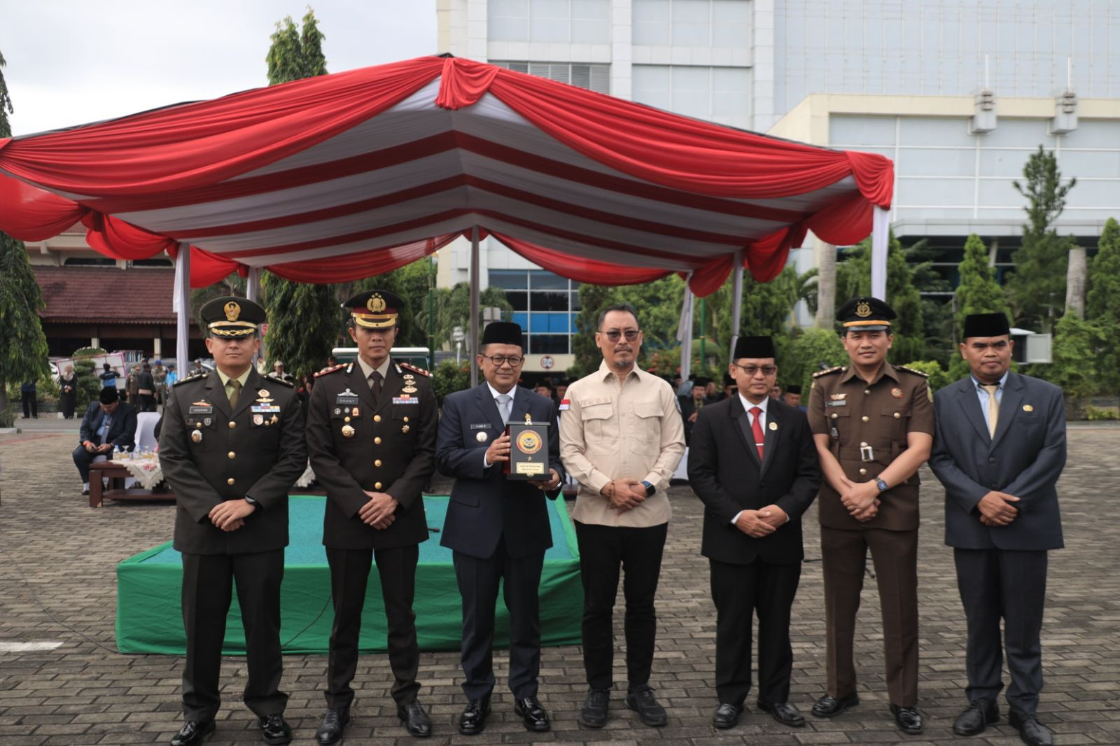 Pj Wali Kota Bekasi Pimpin Upacara Hari Bela Negara ke-76 dan Bacakan Sambutan Presiden Prabowo Subianto
