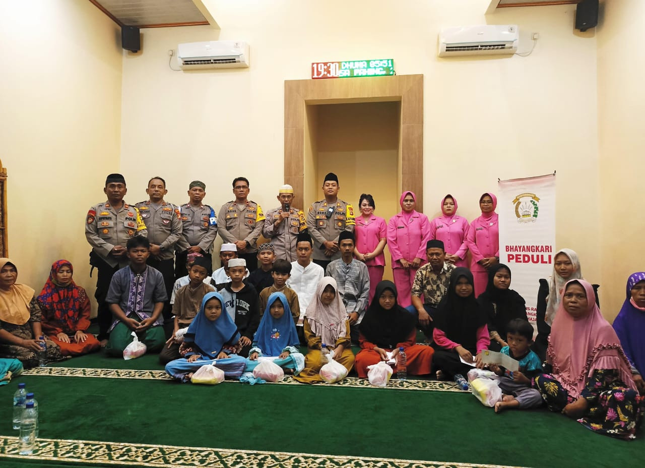 Jelang Pemungutan Suara Pilkada, Polsek Tarumayaya Gelar Doa Bersama dan Santunan Yatim Piatu