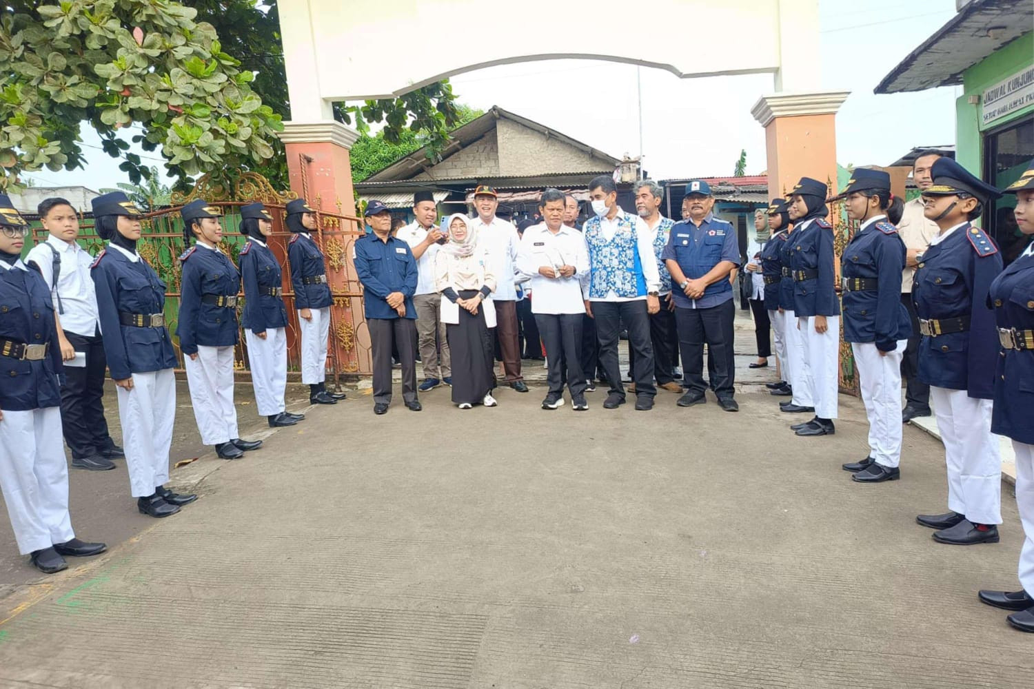 Program Botram di SMP Negeri 4 Cibitung: Kolaborasi Pelayanan dan Edukasi untuk Generasi Muda