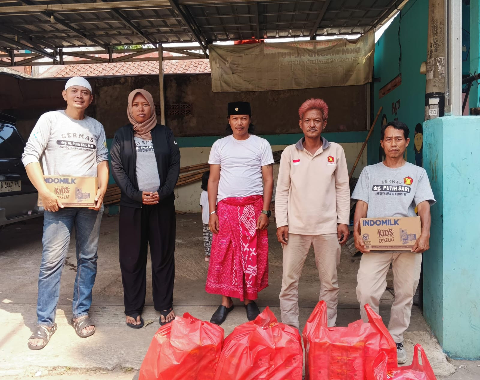Gerindra Tambun Selatan Konsisten Gelar Jumat Berkah, Ratusan Paket Makanan Dibagikan di Desa Tambun