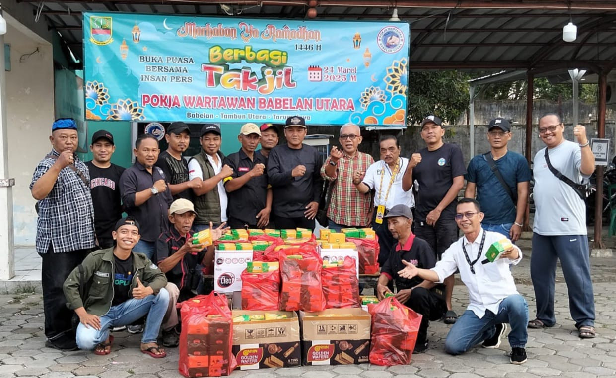 Pokja Wartawan Babelan Utara Bagikan 500 Paket Takjil Kepada Para Pengguna Jalan