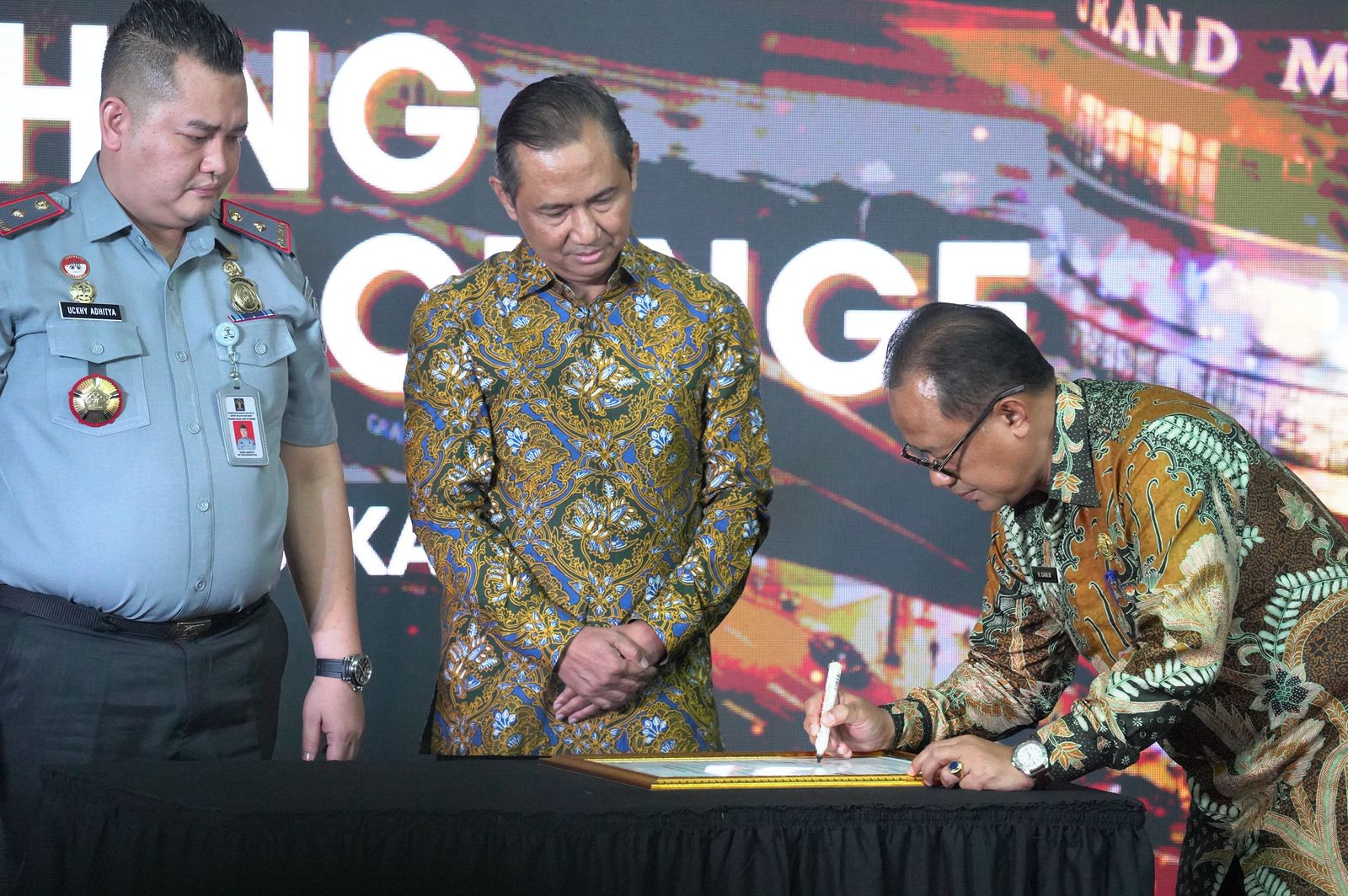 Pj. Wali Kota Bekasi Resmikan Immigration Lounge di Grand Metropolitan Mall