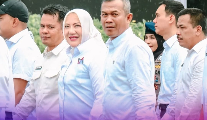 Semangat Kepala Daerah Terpilih Tak Surut Meski Hujan Iringi Gladi Bersih di Monas
