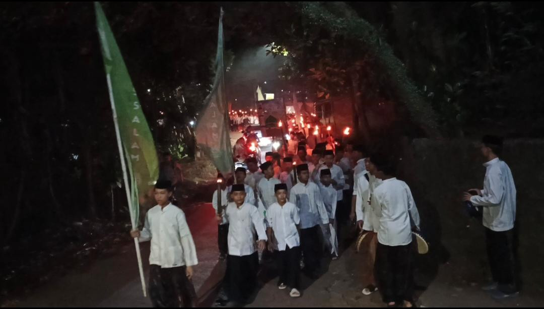 Sambut Tahun Baru Islam 1448 H, Santri Ponpes Darussalam Semarakkan Malam Muharram dengan Pawai Obor