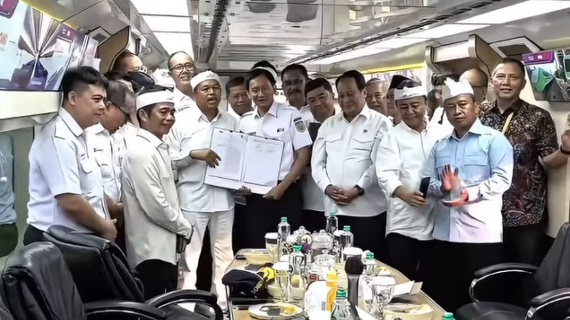 Pemprov Jabar dan PT KAI Sepakati Penguatan Layanan Kereta, Wali Kota Bekasi Dukung Penuh Upaya Peningkatan Konektivitas Warga