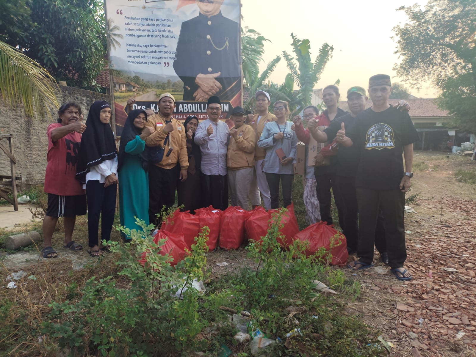 Gerindra Setiamekar Gandeng Kasan Abdullah Gelar Jumat Berkah, Bagikan 200 Paket Makanan untuk Warga