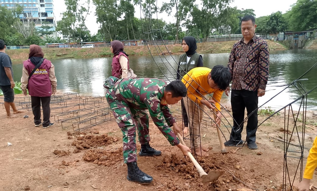 Anggota Koramil 01/Tambun Hadiri Kemah Bakti Pramuka 2024 di Danau Cibeureum