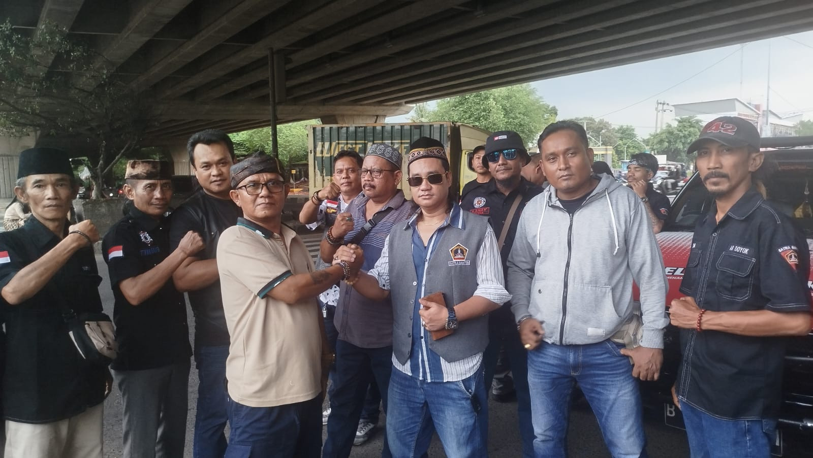 Hari ke 6 Puasa, AOB Berbagi Takjil Bersama Satria Banten