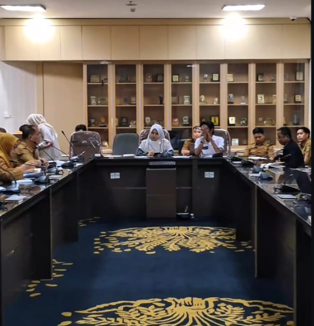 Rapat Kerja Komisi II DPRD Kabupaten Karawang dengan OPD Penghasil Pajak dalam Rangka Pembahasan Rancangan Perubahan Perda Nomor 17 Tahun 2023 tentang Pajak dan Retribusi Daerah
