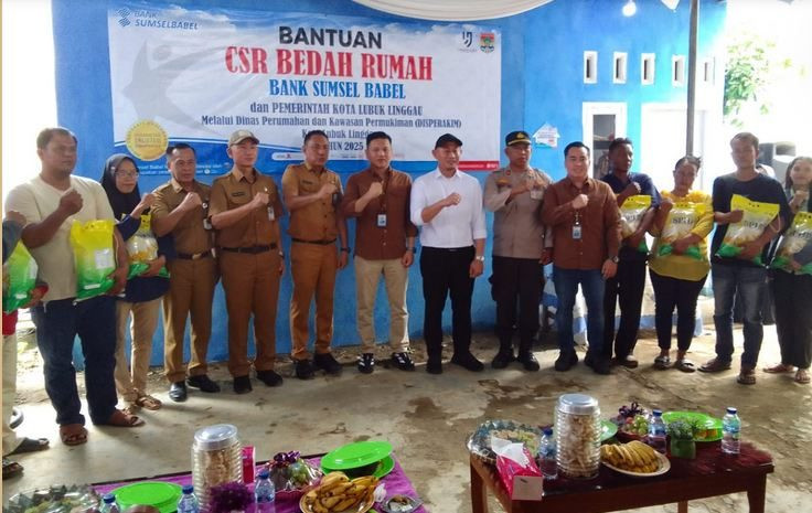 Wali Kota Lubuk Linggau Serahkan Bantuan Bedah Rumah TJSL Bank Sumsel Babel untuk Warga Cereme Taba