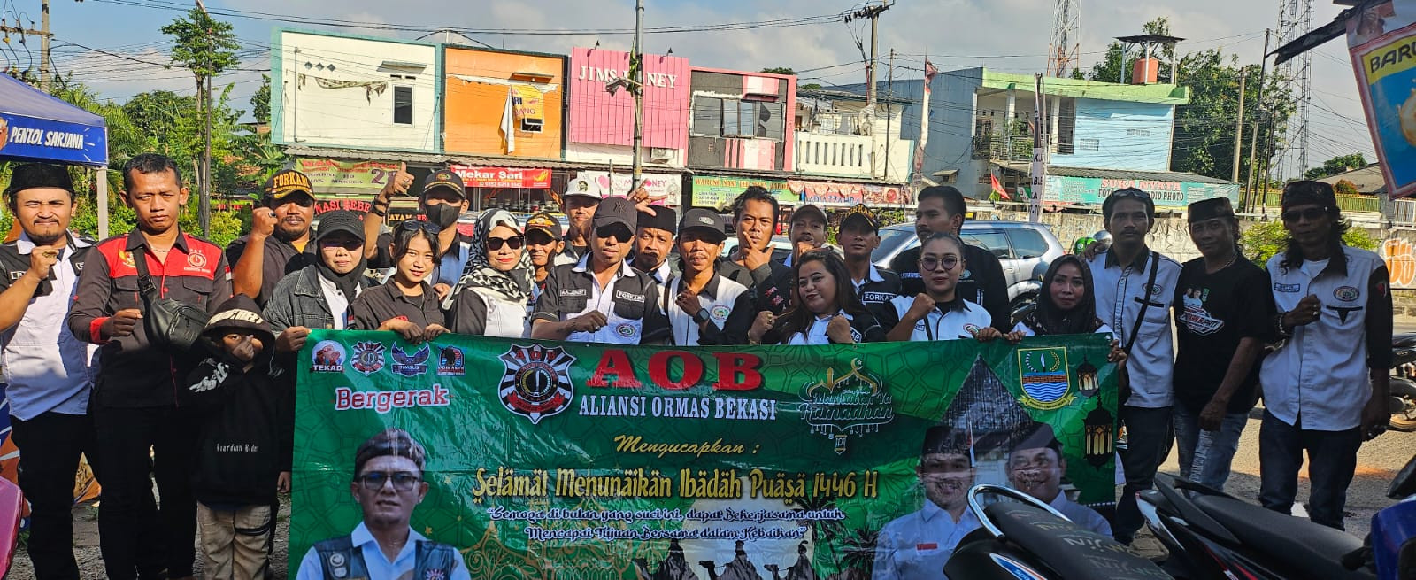 AOB - Forkabi Bagikan Takjil Gratis di Underpass Tambun