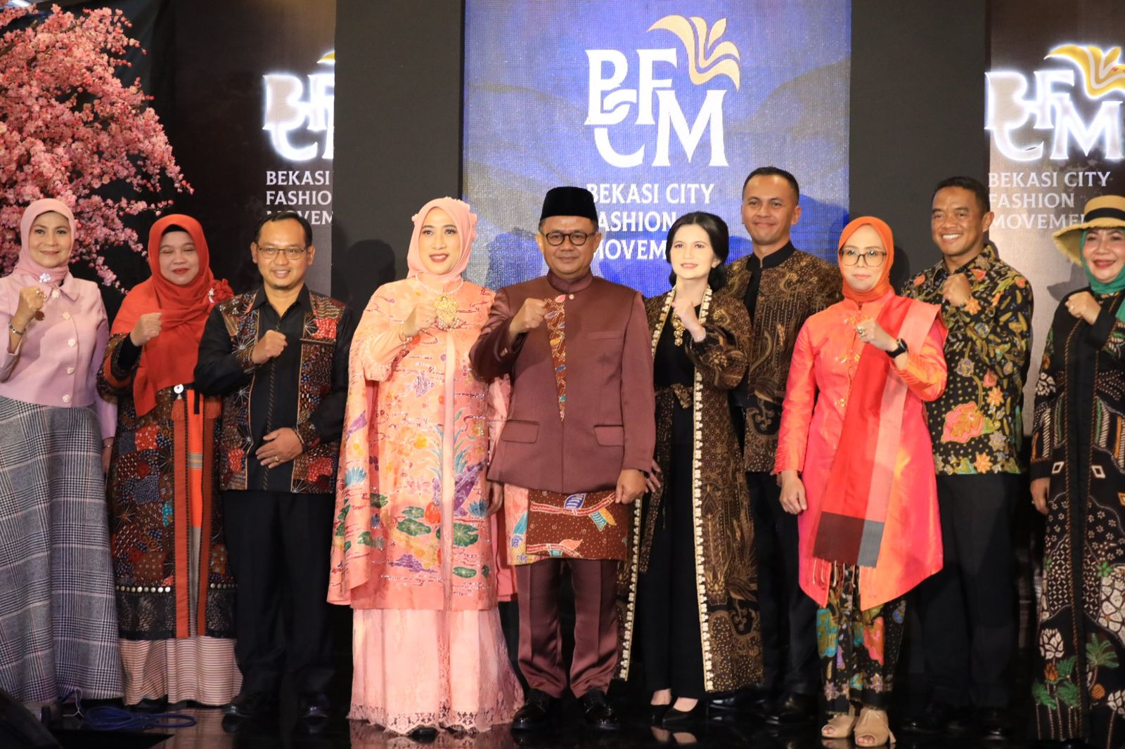 Pj. Wali Kota Bekasi, Gani Muhamad, Kenakan Busana Desainer Lokal di Pembukaan BCFM 2024