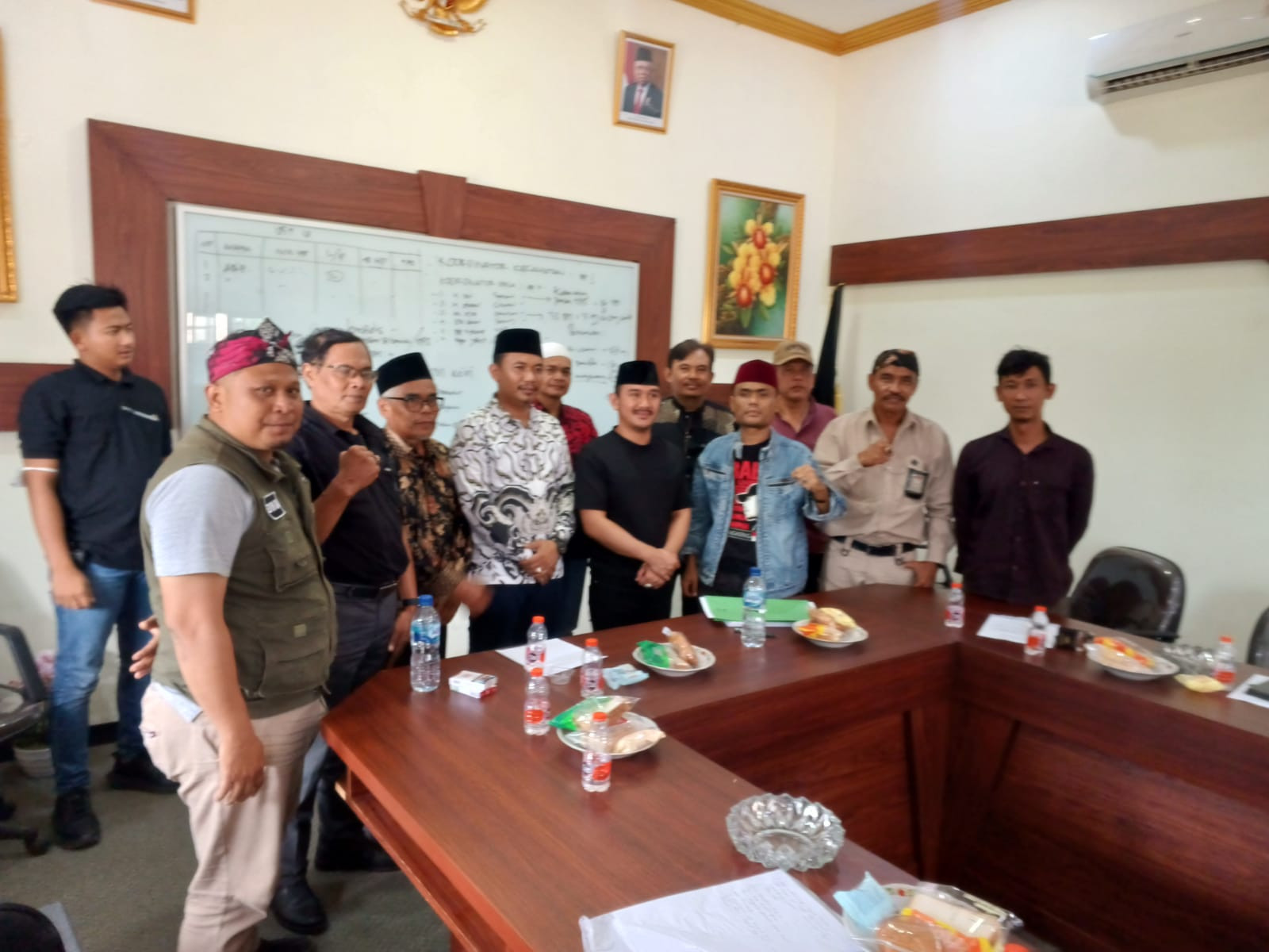Ade Kuswara Dialog dengan Aktivis dan Organisasi Lingkungan