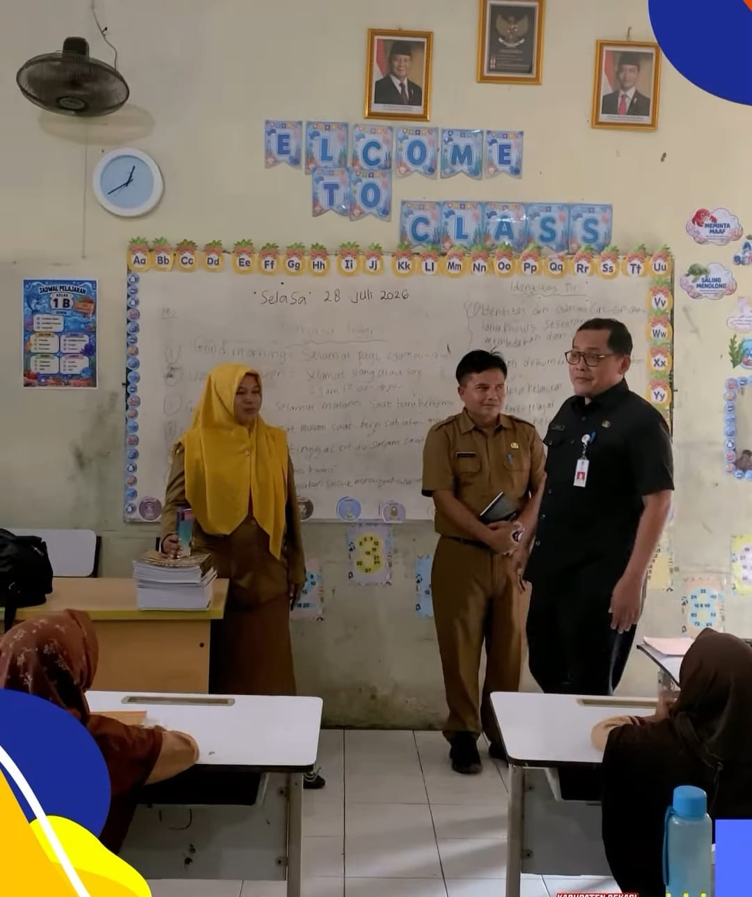 Kadisdik Bekasi Iman Faturahman Sambangi SDN Wanasari 02 Cibitung, Ajak Siswa Pahami Pentingnya Makan Bergizi Gratis