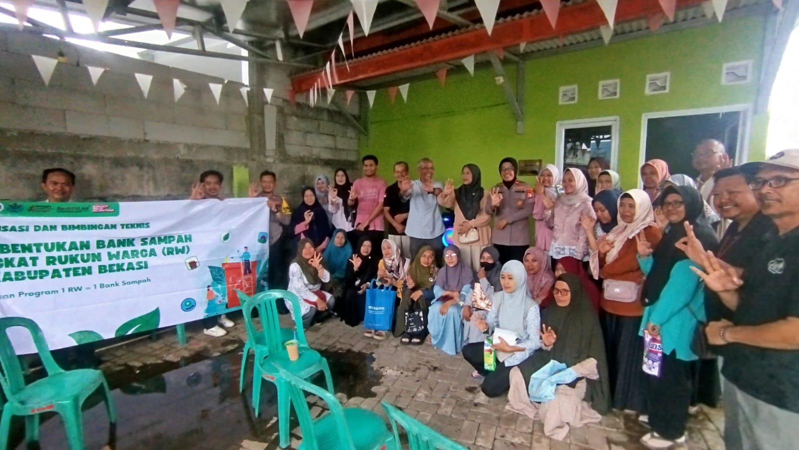 Kapolsek Tambun Selatan Dorong Kesadaran Lingkungan Lewat Sosialisasi Bank Sampah