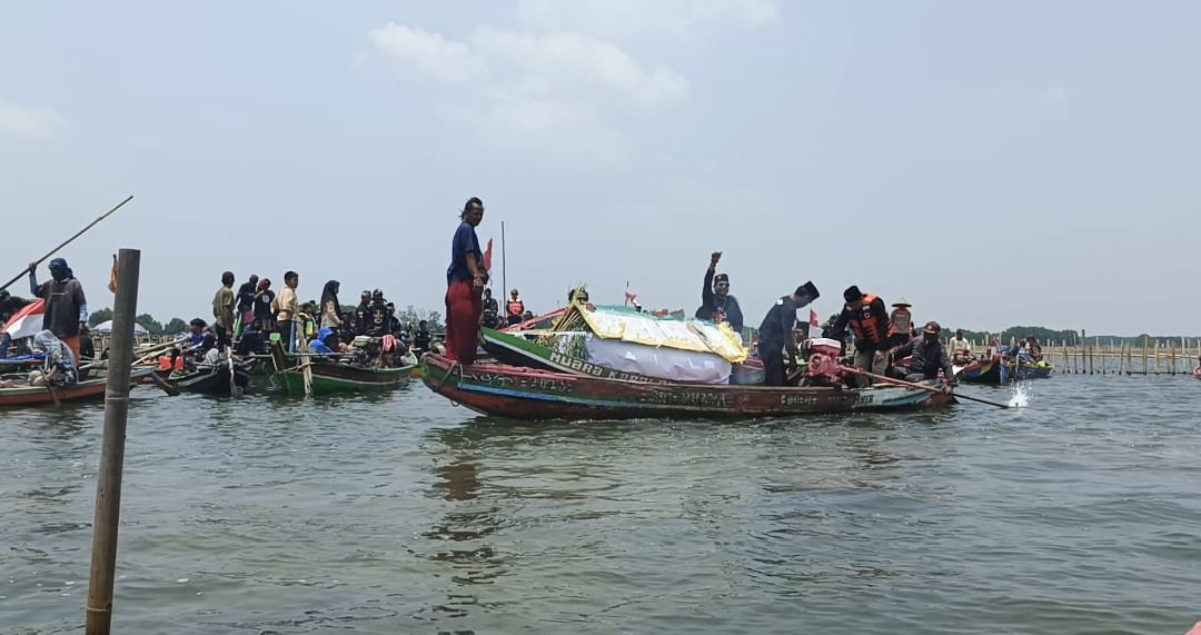 Larung Sesaji di Laut Muara Karatan, Upaya Melestarikan Tradisi Lokal Bekasi