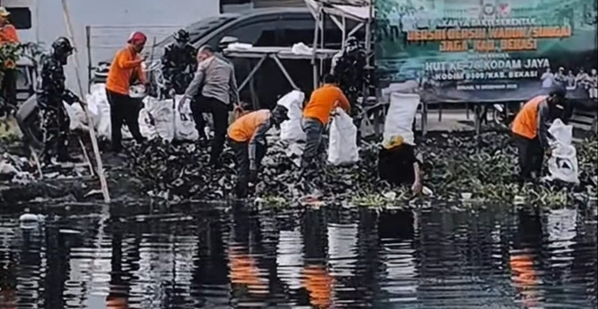 Sekda Kabupaten Bekasi Hadiri Karya Bakti Pembersihan Kali Bencong, Perkuat Sinergi Hadapi Cuaca Ekstrem