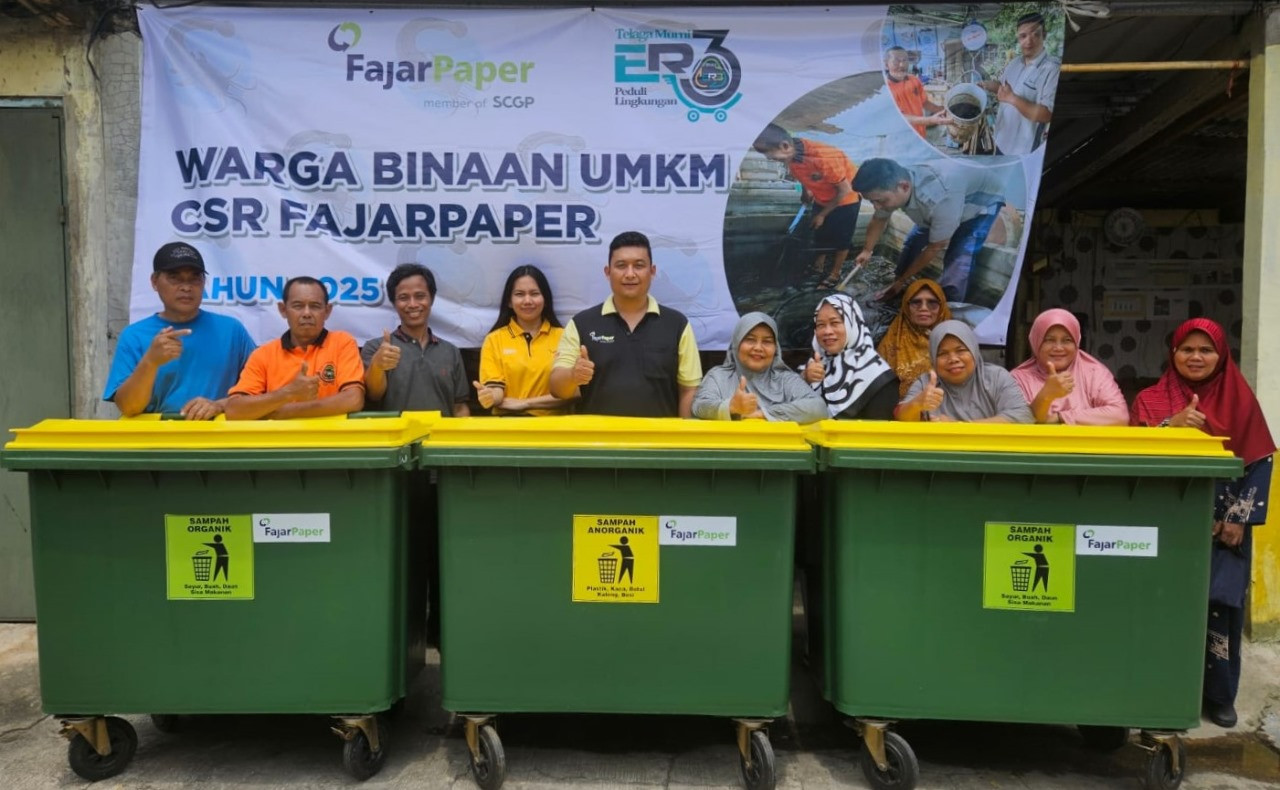 Dukung Keberlanjutan Lingkungan, FajarPaper Fasilitasi Bibit Lele dan Unit Tempat Sampah