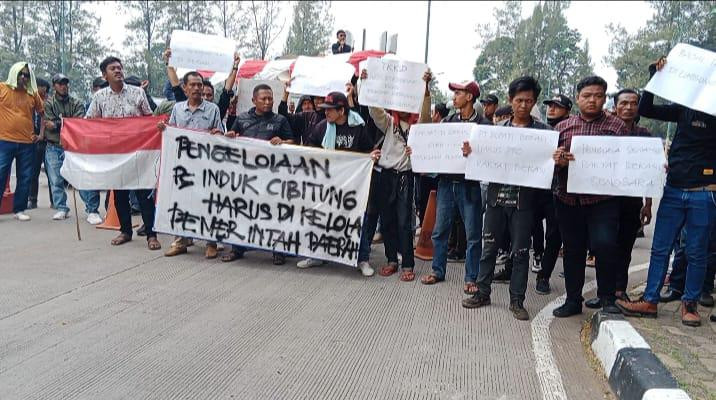 Gelar Aksi, Pekerja Harian Tuntut Pengelolaan Pasar Induk Cibitung Diambil Alih Pemerintah